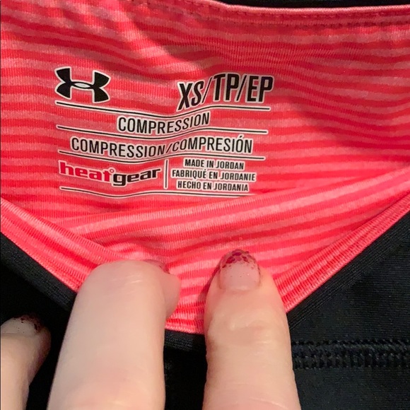Under armour compression capris - Picture 2 of 5